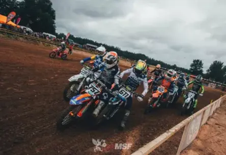 Adrenalīna Piepildīts Vējš: Latvijas Motokrosa Čempionāta 3. Posms Sākas Alojā ar Sīvām Cīņām un Jauniem Pārsteigumiem