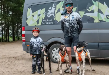 Adrenalīns un vilkmes spēks: Aizraujošais kanikrosa pasaulē