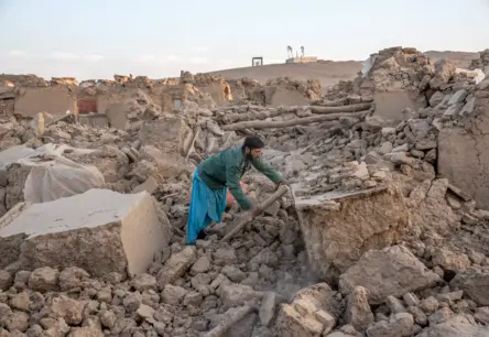 Afganistānu satricina postoša zemestrīce: simtiem bojāgājušo un milzīgas ciešanas grūti sasniedzamos reģionos