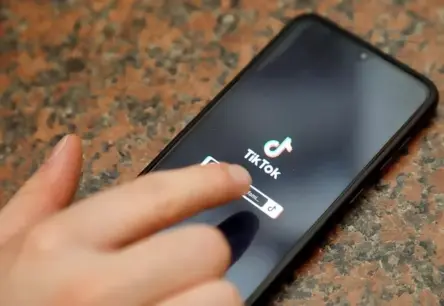 Aizdomīgais "TikTok" un digitālās ēnas: Datu drošība, propaganda un Latvijas modrība ģeopolitisko vētru laikā