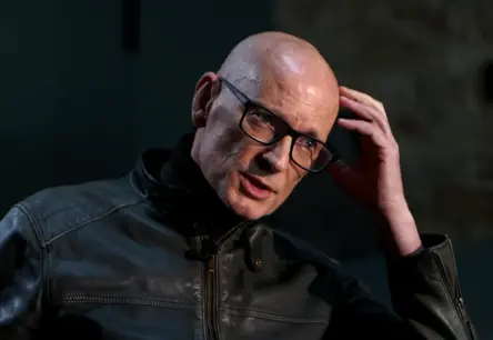 Alvis Hermanis uzsāk jaunu politisko ceļu: vai “Bez partijām” spēs “izspārdīt iršu pūzni”?