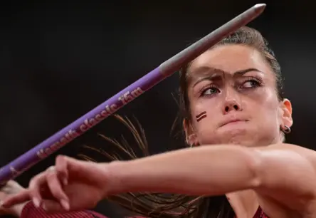 Anete Sietiņa Tokijā izcīna sudraba medaļu pasaules čempionātā šķēpa mešanā