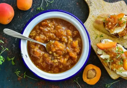 Aprikožu čatnijs: Indijas garšu virpulis jūsu virtuvē