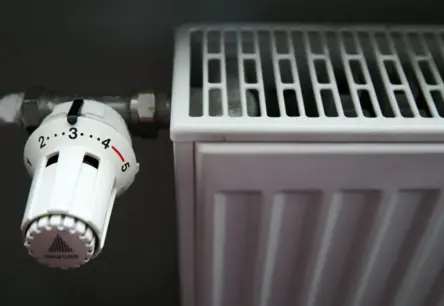 Arvien vairāk ēku sāk apkures sezonu; parādu nasta nav pārāk liela