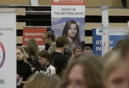 Ārzemju studiju vilinājums: Kāpēc Latvijas jaunieši izvēlas doties pasaulē mācīties?