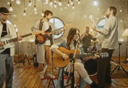 “Astro'n'out” iepriecina ar jaunu singlu "Garlaicīgi nav!" pirms gaidāmās koncerttūres