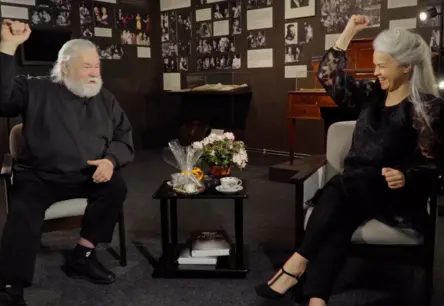 Atklāj Teātra Aizkulises: "Teātra Garša" Ieskatās Skatuves Dvēselē un Vienojošās Sarunās