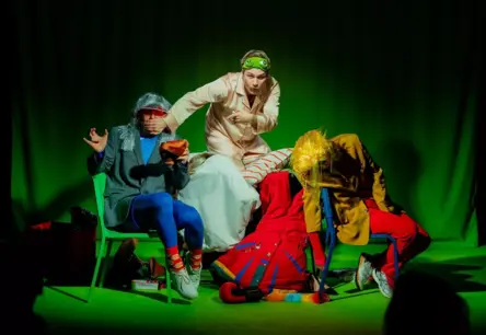 Augusts atdzīvina teātru pasauli: no Rīgas svētku skatuvēm līdz pat festivālu burziņam