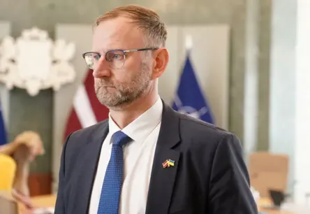 Autoceļu finansējuma dilemmas: Švinka cīnās pret Finanšu ministrijas “nāves spriedumu” ekonomikai