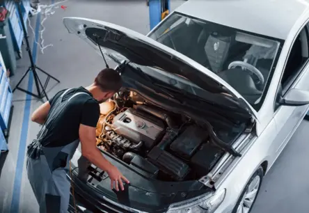 Autoserviss vairākus mēnešus tur salūzušu BMW un pieprasa milzu summu par remontu