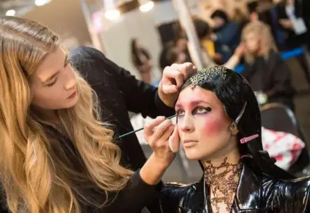 Baltic Beauty 2025: Ķīpsalā pulcējas skaistuma profesionāļi un entuziasti jubilejas izstādē