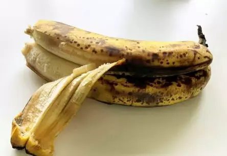 Banānu mizas kā “dabiskais botokss”: mīts vai nākotnes skaistumkopšana?