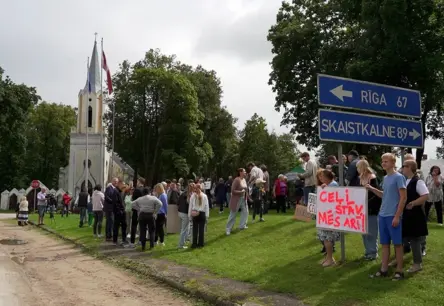 Bārbeles un Valles iedzīvotāji ceļ trauksmi: solītā ceļa pārbūve atkal apturēta un draud protesti Rīgā