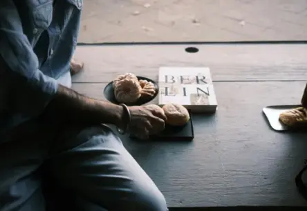 Berlīnē pazuduši simtiem Vjetnamas studentu; aizdomas par nelegālu darbu un cilvēku tirdzniecību