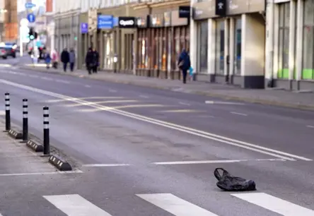 Biedējošs incidents Rīgas centrā: Viesnīcā Marijas ielā nolaupīti 780 eiro, policija meklē noziedznieku
