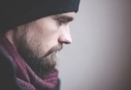 Biedrība "Tēvi" uzsāk kampaņu "500 sarunas, kas glābj dzīvības" bezmaksas konsultācijām vīriešiem