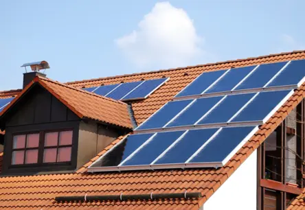 Biežākie saules paneļu bojājumu iemesli - vētras, krītoši koki, krusa un pārspriegums tīklā