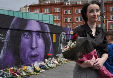 Birmingemā tūkstošiem fanu pulcējas, lai atvadītos no rokenrola ikonas Ozija Osborna