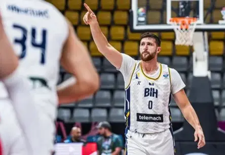 Bosnija un Hercegovina pārraksta vēsturi, iekļūstot Rīgas astotdaļfinālā; Eiropas čempioni Spānija dramatiski izstājas, Gruzija elpo atviegloti