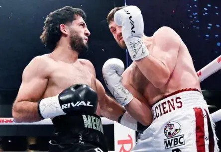 Briedis zaudē WBC titula cīņā pirmajā raundā ar tehnisko nokautu pret Unalu