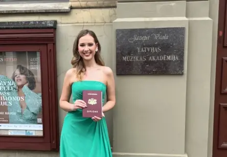 Brigita Čirkše-Reisone pēc sešu gadu studijām beidzot ieguvusi augstāko izglītību