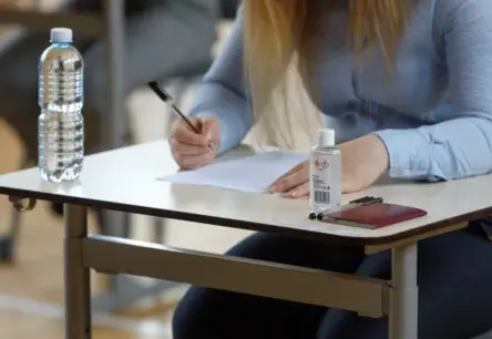 Centralizēto eksāmenu rezultāti rāda spilgtu ceļu uz izaugsmi: Latvijas izglītība plaukst