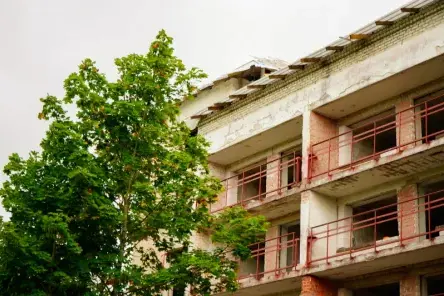 Cēsīs bijušo kopmītņu vietā top jauns elitāro mājokļu kvartāls