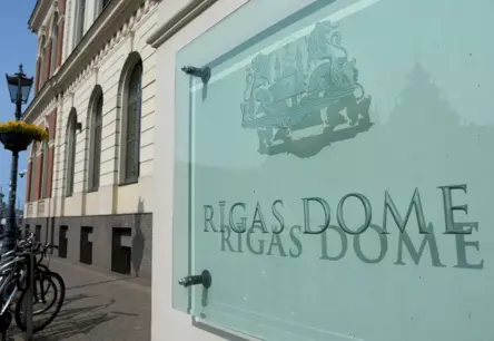 Cīņa par Caurspīdību: Rīgas Domes Padomnieku Valsts Amatpersonas Statuss Atkal Dienaskārtībā