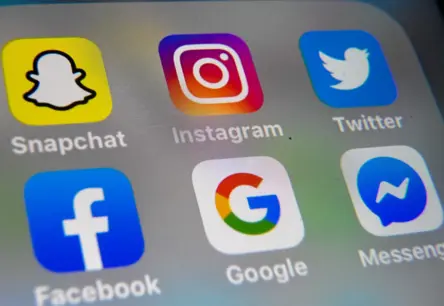 Dānija plāno aizliegt sociālo mediju lietošanu nepilngadīgajiem līdz 15 gadu vecumam