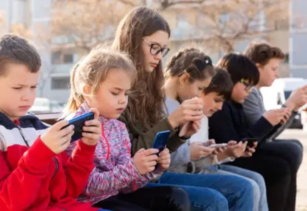 Dānija plāno ieviest sociālo mediju aizliegumu bērniem līdz 15 gadiem