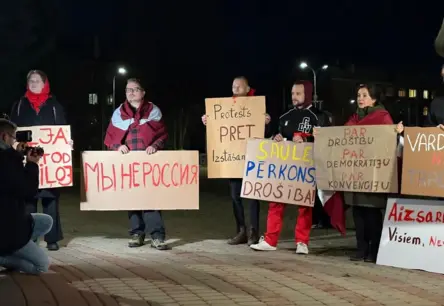Daugavpilī protestē pret Stambulas konvencijas denonsēšanu: «Nekopēsim Krieviju!»