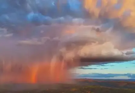 Debesu gleznojums: Gigantisks "Superšūnu" mākonis pārsteidz ar savu fantastisko izskatu