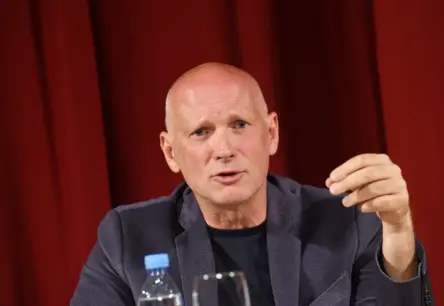 Deputāti pauž šaubas par kustības "Bez partijām" panākumiem un vēlēšanu sistēmas reformu