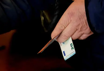 Diplomātu izdienas pensijas: No 2027. gada gaidāmas būtiskas izmaiņas – vecums aug, pensijas samazinās