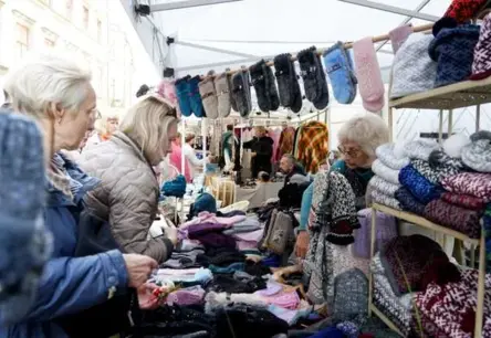 Doma laukumā krāšņs Miķeļdienas gadatirgus: baudiet rudens ražas veltes un latviskus svētkus