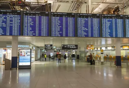 Dronu dēļ Minhenes lidosta uz laiku slēgta, atsāk darbu; Eiropa pastiprina drošību