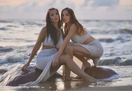 Duets “De Mantra” atgriežas ar trešo singlu “Let Them” – dvēselisku manifestu par iekšējo brīvību