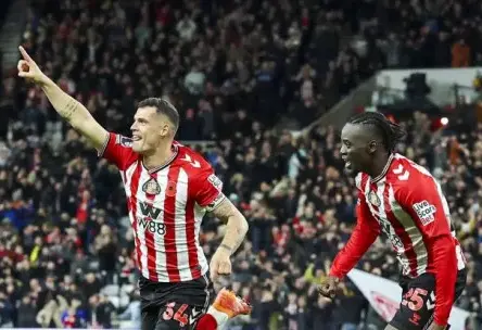 Džakas glābjošie vārti nodrošina Sunderland neizšķirtu pret Everton, liekot atlikt cerības uz otro vietu