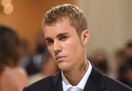 Džastins Bībers pārsteidz fanus ar jaunu, personisku albumu "Swag"