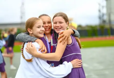 Dziesmu svētki kā cilvēks: Bagātnieka, friziera un vampīra metaforas atklāj tradīcijas dvēseli