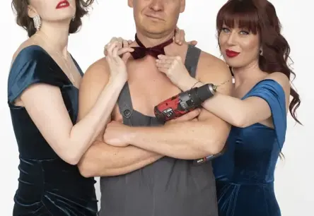 Džilindžers atgriežas uz skatuves ar asprātīgu britu komēdiju "Traki laba diena"