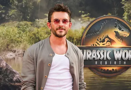 Džonatans Beilijs – 2025. gada seksīgākais vīrietis žurnālā People