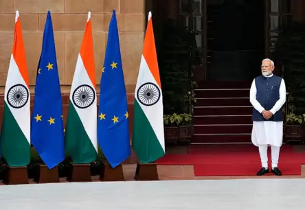 ES cenšas stiprināt saites ar Indiju, ASV politikai sašķeļoties