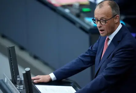 ES cīņa ar draudošajām ASV muitas nodevām: merza piesardzīgais optimisms pirms 1. augusta termiņa