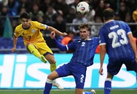 Eiropas spēļu vakars: Kazahstānas futbola triumfs un Latvijas izlases neveiksmes 2025. gada kvalifikācijā