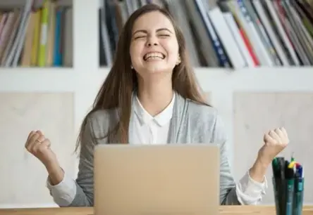 Eksāmenu Rezultātu Cunami Pārpludina Latvija.gov.lv: Digitālās Pārvaldes Izturības Pārbaudījums