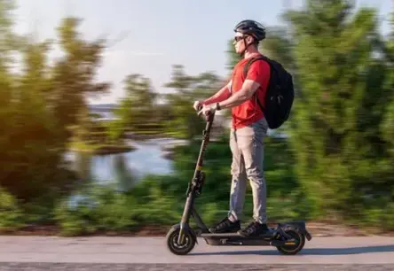 Elektroskūteru lietotājiem obligāta kļūs alkohola pārbaude