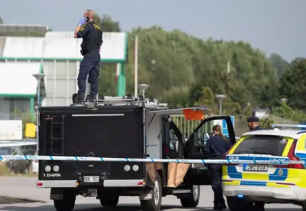 Ērebrū pie mošejas notiek apšaude: viens jaunietis nogalināts, otrs ievainots