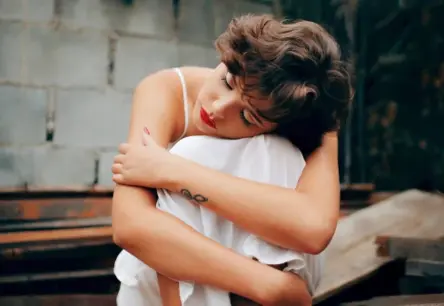 «Esmu spēcīgāka par savām bailēm»: 8 atziņas, kas palīdzēs grūtos brīžos