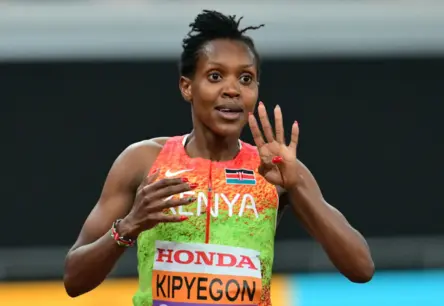 Feita Kipjegona izcīna ceturto pasaules čempiones titulu 1500 metru skriešanā